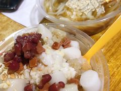 门口的冰汤圆-渝味黄姐火锅(黄泥村店)