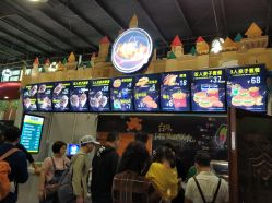 -维佳童话镇演出现场(徐东店)