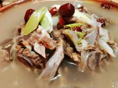 -虾弄弄海派小龙虾·牛羊蝎子火锅