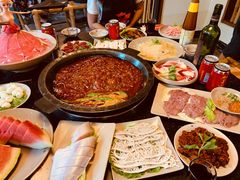 -茅草房·河畔园林火锅