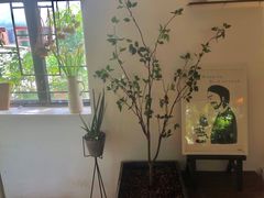 -彳亍咖啡·这里(水湾路店)