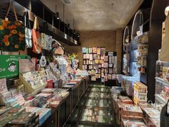 -钟书阁(松江泰晤士小镇店)