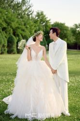 -现代经典婚纱摄影
