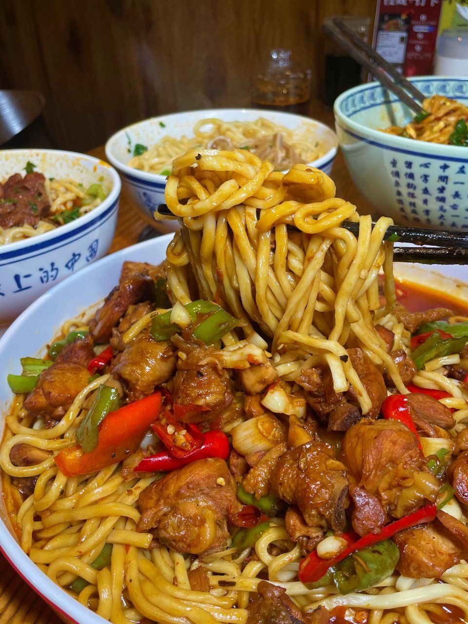 日照巨好吃的面条!辣子鸡拌面太好吃了!