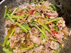 猫儿山的小黄牛-吃饭皇帝大土家民族菜(正大广场店)