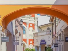 -佛罗伦萨小镇广佛名品奥特莱斯(疏港路店)