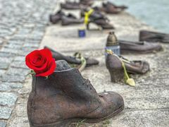 -多瑙河畔鞋履雕塑