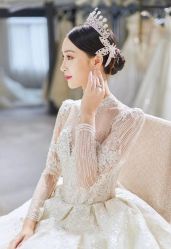 -觅白婚纱礼服馆