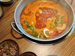 -野山舂·贵州现舂酸汤火锅(鸿通城店)