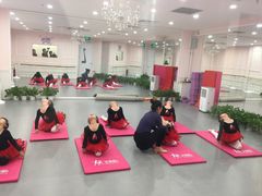 -炫艺舞蹈培训中心(枫尚奥特莱斯店)