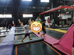 -嘿哟动霸CHUA·新潮玩运动娱乐中心·蹦床滑冰团建乐园