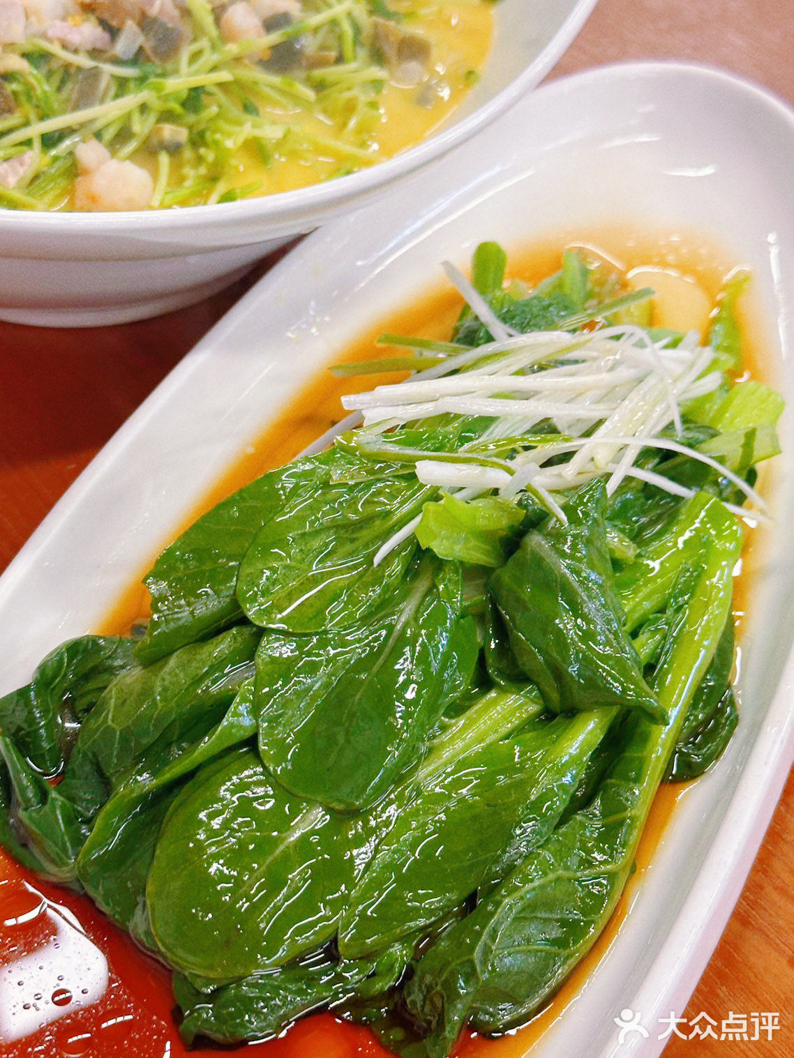 在西湖边，吃一口正宗杭帮菜，不错哦