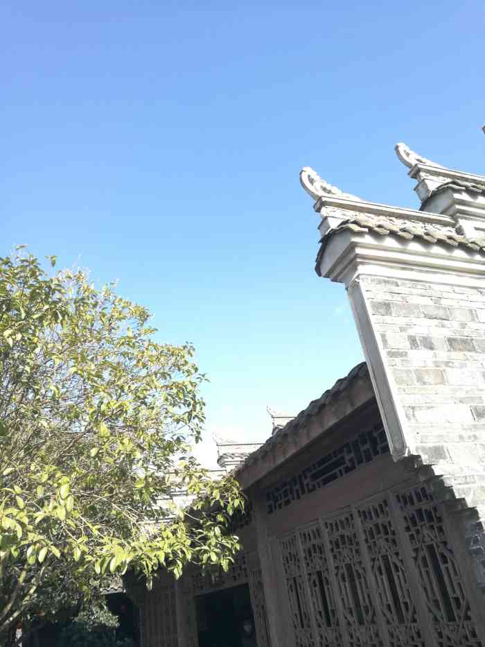 罗家大院-"崇州的罗家大院是一座木制结构的四合院建筑.