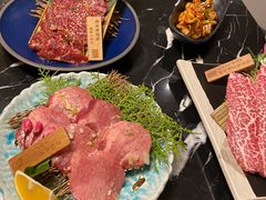 -山川小町·极番烧肉(新地假日广场店)