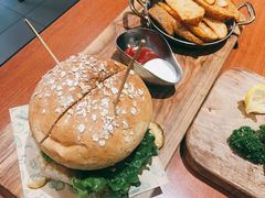 鲜香蘑菇牛肉汉堡-魏斯理汉堡(西安沣东吾悦店)