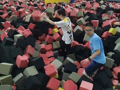 -嘿哟动霸CHUA·新潮玩运动娱乐中心·蹦床滑冰团建乐园