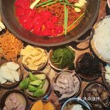 🍲 80年代怀旧风火锅！老物件+吊灯，超有代入感！🌟