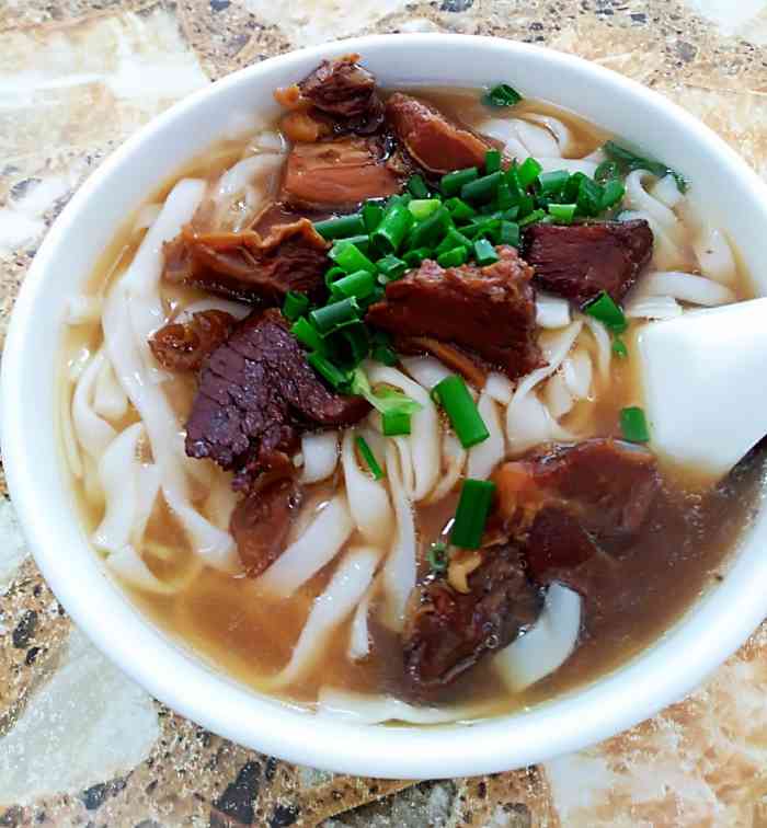 肥婆牛腩粉云吞档-"电白特色牛腩粉 肥婆牛腩粉云吞档 .