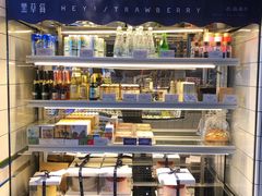面包甜点陈列柜-黑草莓(重庆路店)