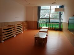 -小门牙好性格托育(北外滩中心)