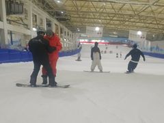 -乔波室内滑雪场