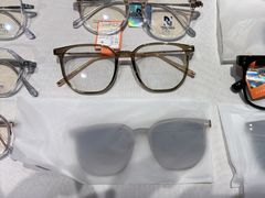 -零度眼镜·宝视友·蔡司依视路(吾悦花街店)