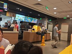 -麦当劳(上海虹桥站30B检票口楼上)