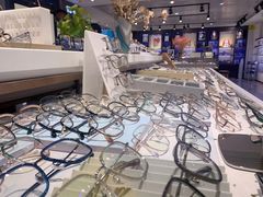 -宏宇眼镜蔡司依视路折扣店(兆佳眼镜城店)