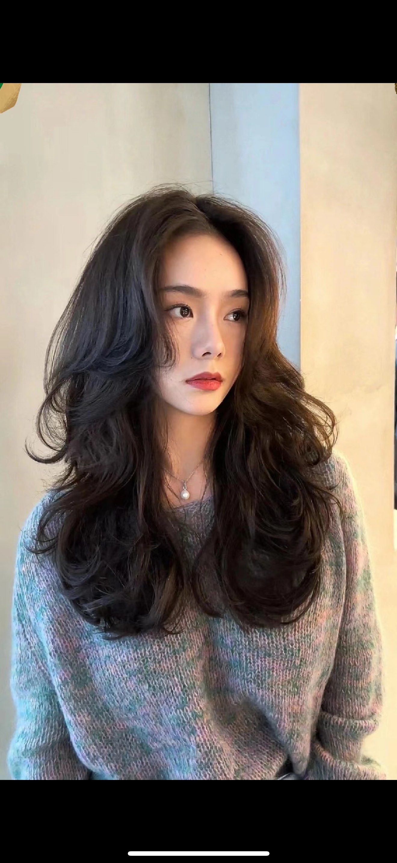 波浪卷发的自然韵味