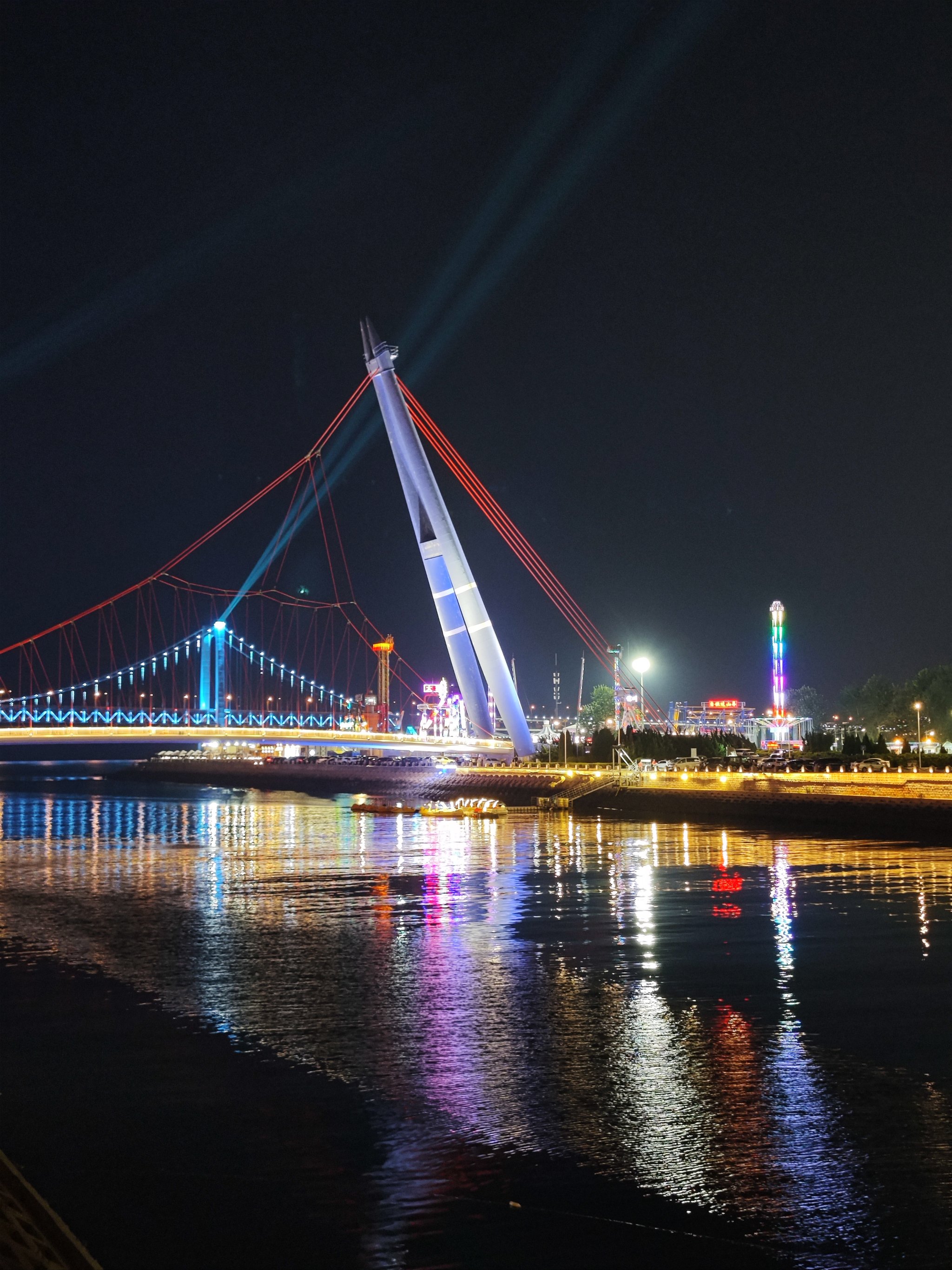 这是大连星海广场的夜景