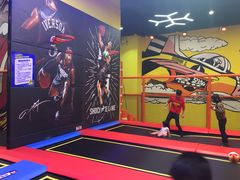 -爱蹦iBOON蹦床运动馆(江汉店)