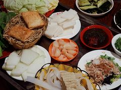 -洞庭洲·防空洞火锅·烧烤·铜锅涮肉(新百广场店)