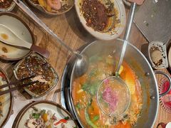 -野山舂·贵州现舂酸汤火锅(鸿通城店)