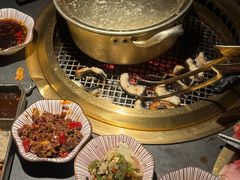 -铭牛烧肉·和牛海鲜自助(高新月牙湖店)