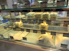 面包甜点陈列柜-白玉兰食品甜凤店(合生汇店)