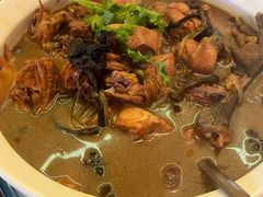 小鸡炖蘑菇-闯关东东北农家菜(崂山石老人店)