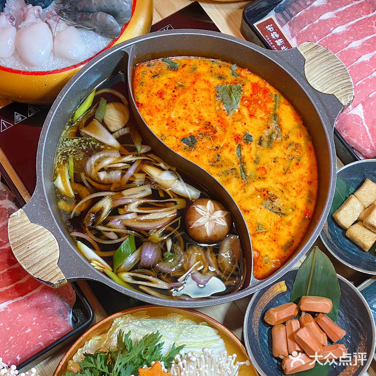 冬日里无法拒绝的美食,和牛寿喜锅,热气腾腾,好温暖