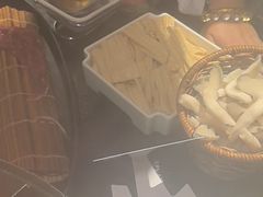 -鹿鸣山草本茶香火锅(园西路店)