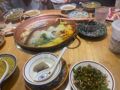 -洱火云南酸菜牛肉火锅(石景山当代商城店)