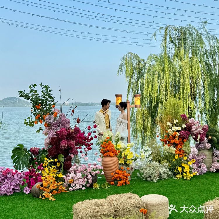 武汉东湖270°无边际湖景餐厅美到窒息🌊