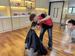 -首脑美容美发化妆美甲培训学校(龙岗校区)