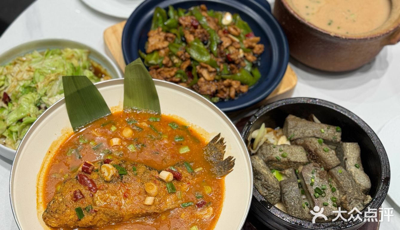 海味满桌真满足