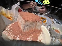 提拉米苏-穹六人间 people 6(岳阳路店)