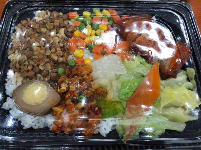 打分    /人 味道还不错的外卖,干净实惠,卤肉饭很好吃.