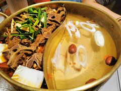 麻辣蝎子锅山泉水锅-虾满堂小龙虾烧烤(富荟广场店)