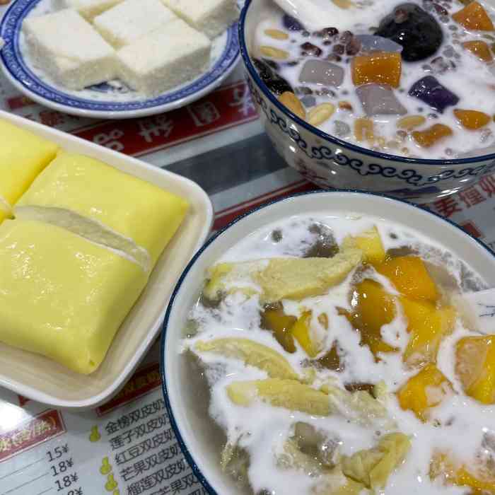 兰芳园榴莲糖水(惠福西店)-"走在路上瞎晃的时候碰到这家店,看到店里