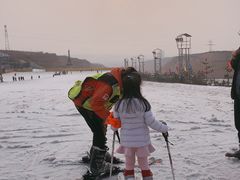 -采薇庄园四季滑雪场