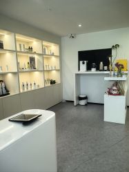 -JNK皮肤管理中心