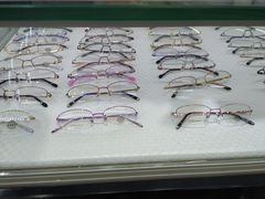 -臻美视爵眼镜·明月·依视路·蔡司折扣店(广渠门店)