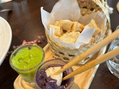 -Chom Cafe and Restaurant
